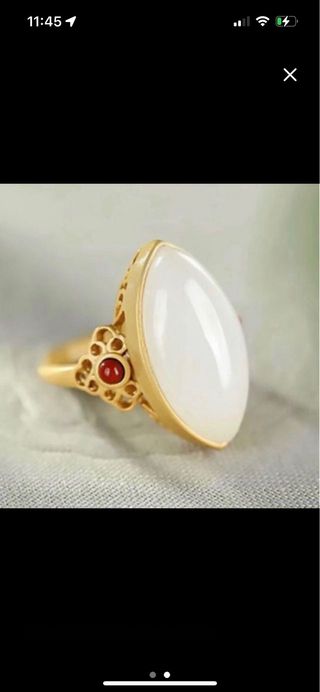 Precioso anillo Calcedonia blanca
