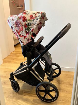 Cochecito Cybex: capazo, silla, ruedas. 