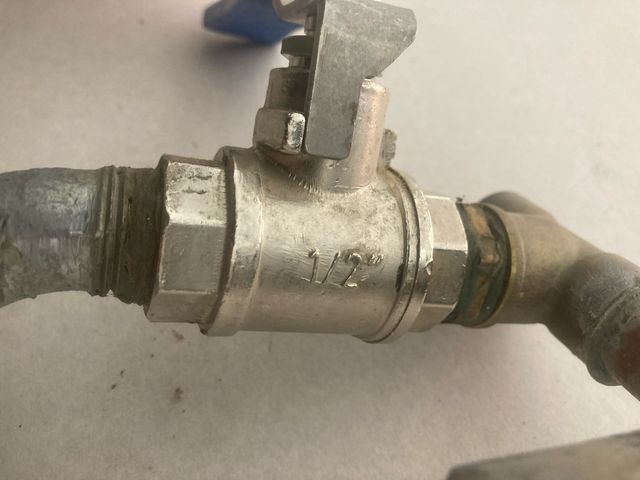 Válvulas de Agua 1/2" y rejillas