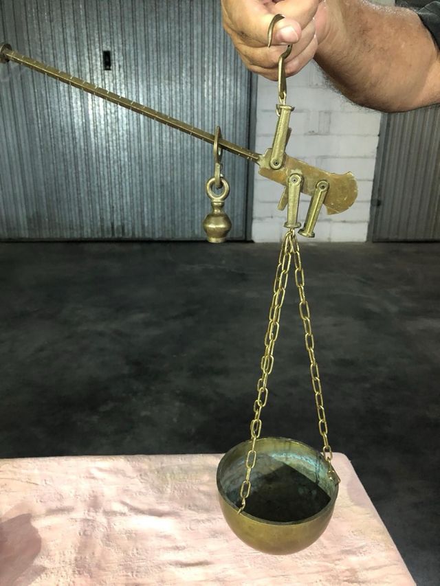 Bilancia antica in ottone