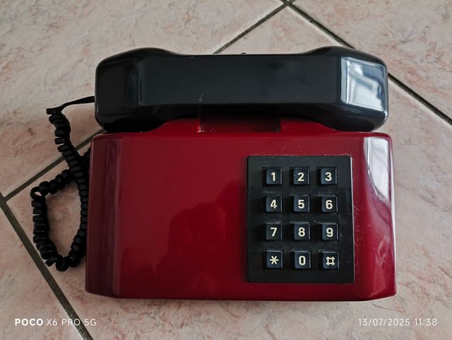 Telefono fisso SIP vintage rosso