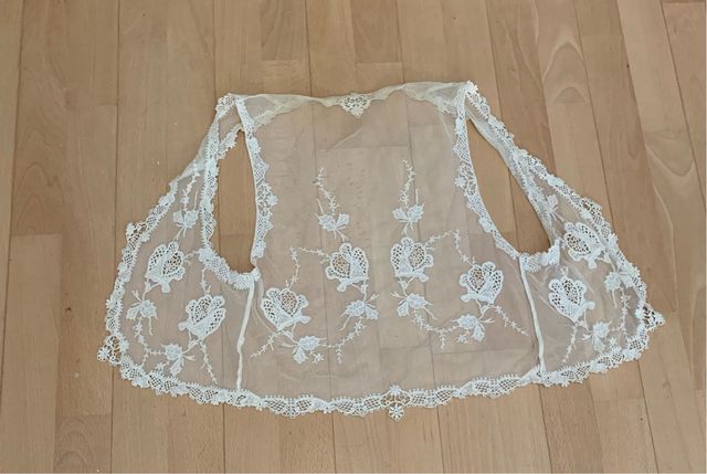 Chaleco boho beige de encaje