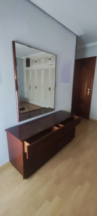 Dormitorio matrimonio con mesitas espejo tocador 