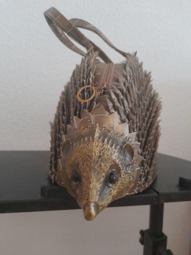 Bolso erizo marrón dorado