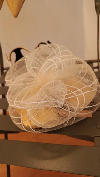 Tocado novia beige y blanco