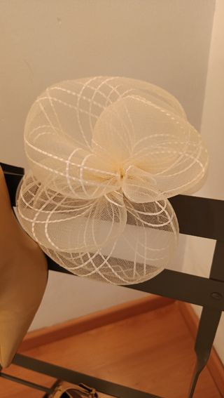 Tocado novia beige y blanco
