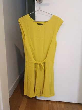 Mono/Vestido Zara Basic amarillo corto