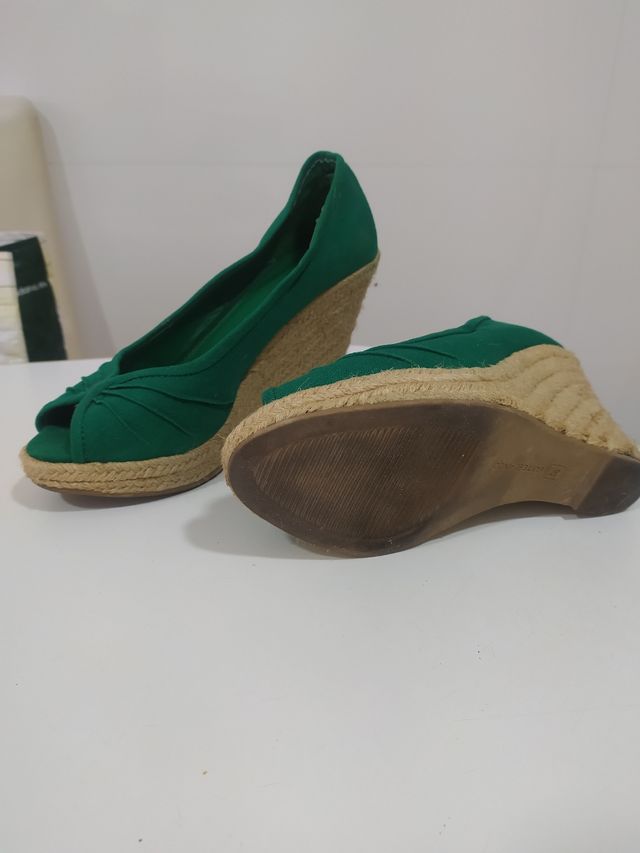 Sandalias cuña verdes