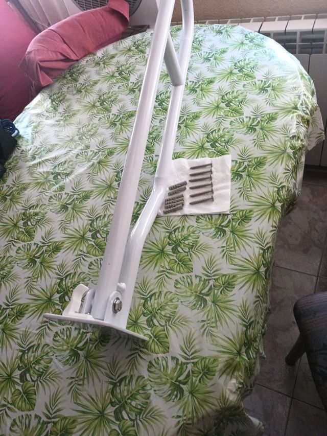 Barra abatible blanca para baño