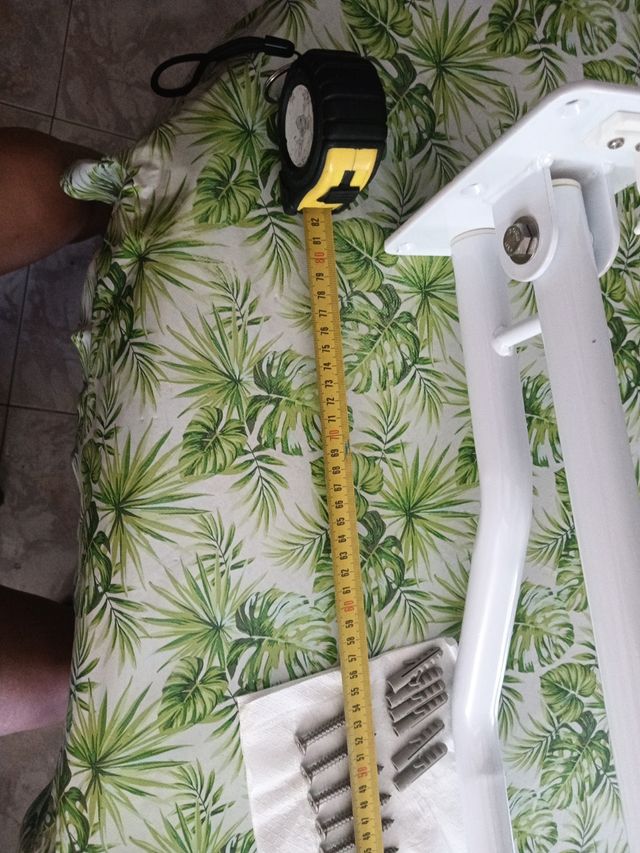 Barra abatible blanca para baño