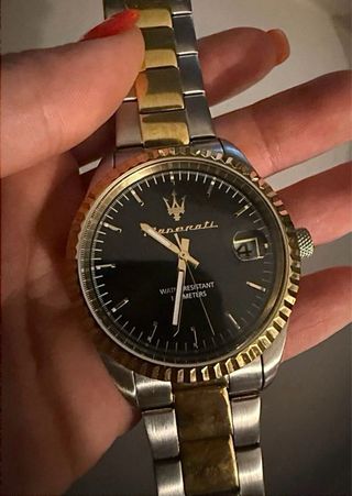 Reloj Maserati dorado y negro