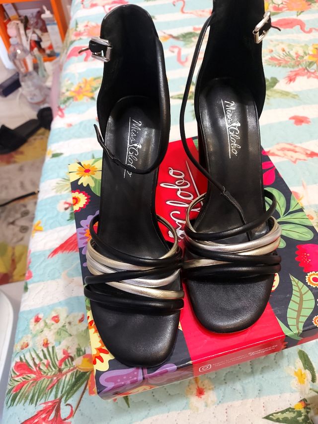 Sandali Miss Globe neri e argento