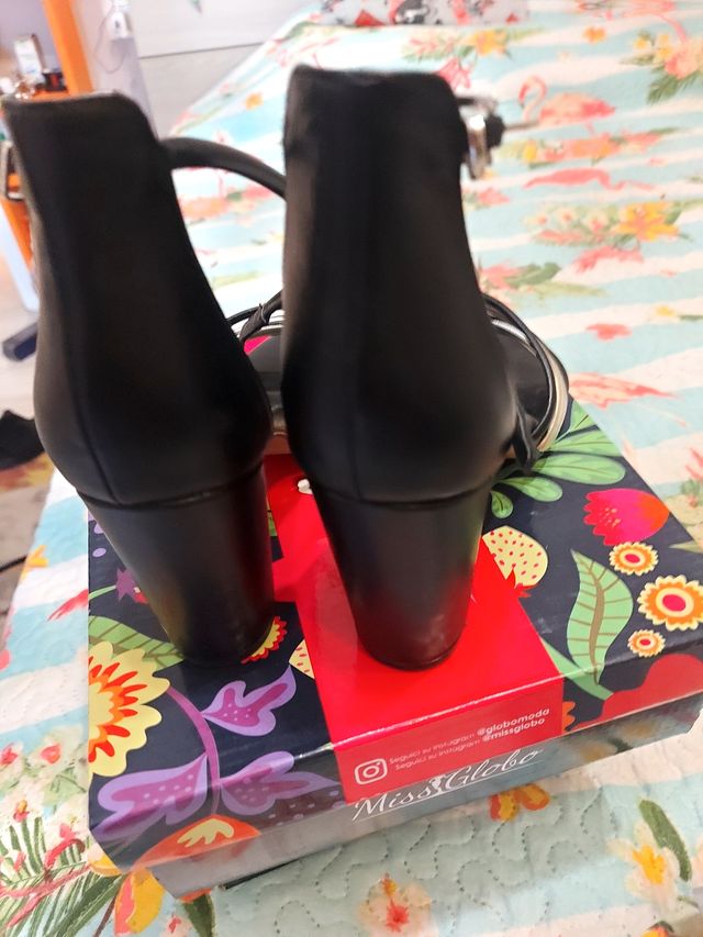 Sandali Miss Globe neri e argento