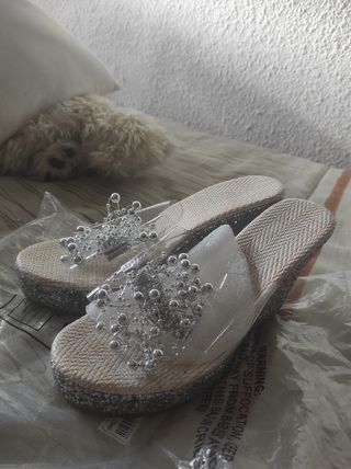 Sandalias cuña plata brillantes