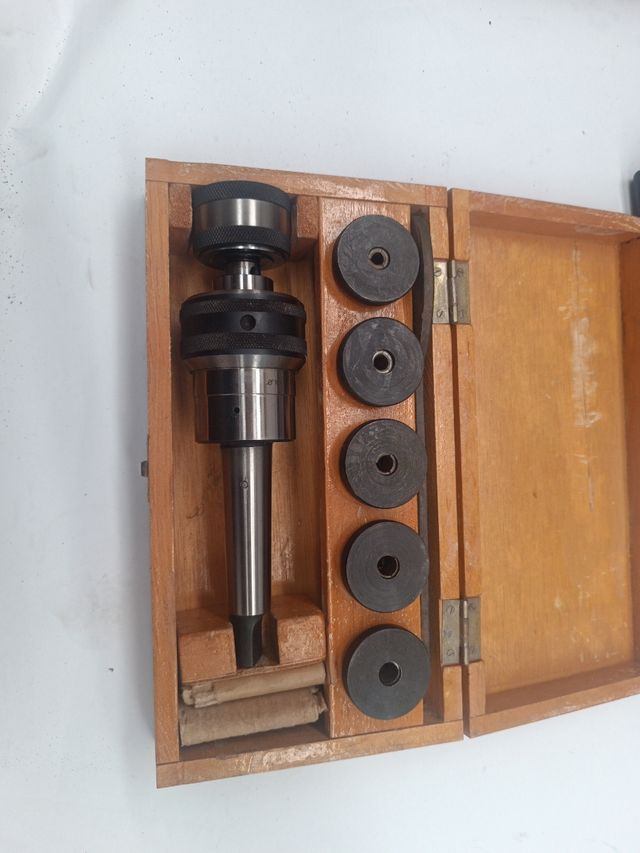 Porta para roscar en taladro columna