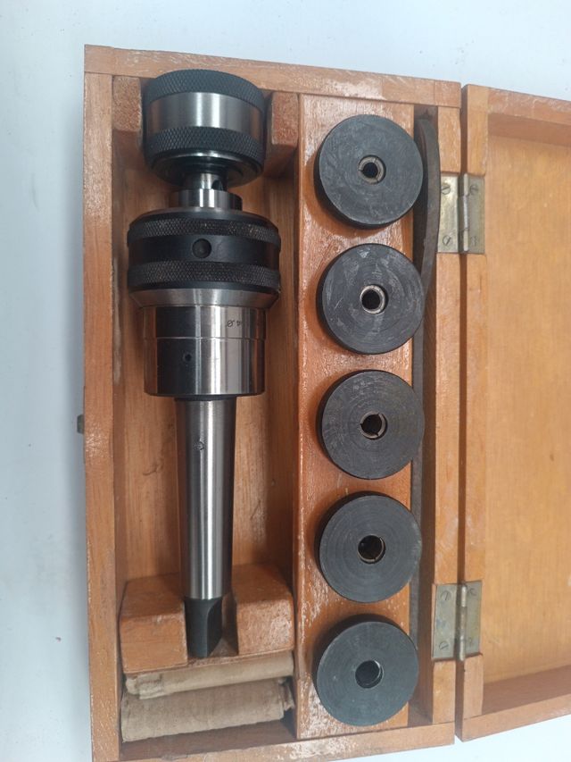 Porta para roscar en taladro columna