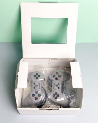 PlayStation Classic Mini + 2 Controller