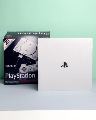 PlayStation Classic Mini + 2 Controller