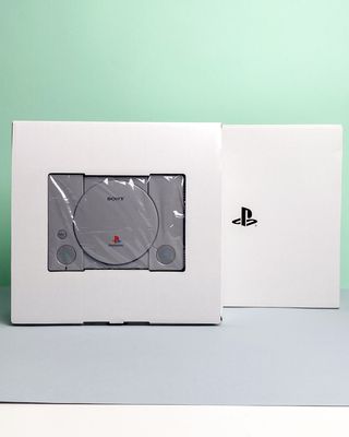 PlayStation Classic Mini + 2 Controller