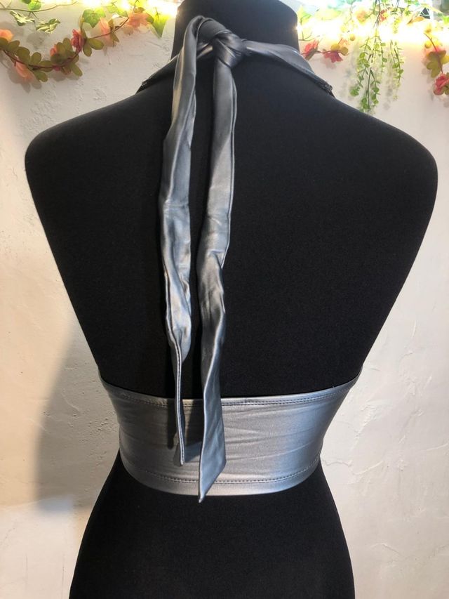Top halter plateado