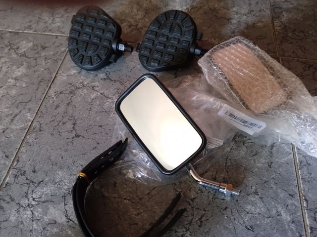 Pedaleiras e Espelho Retrovisor Moto