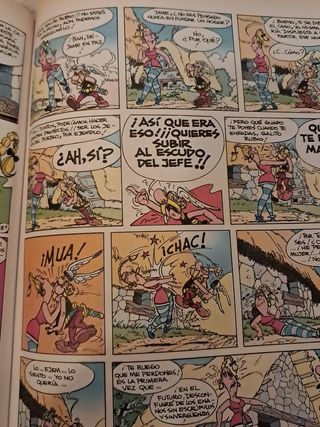 Asterix - La Rosa y La Espada (Spanish Edition)