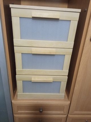 Mesita de 3 cajones - Madera