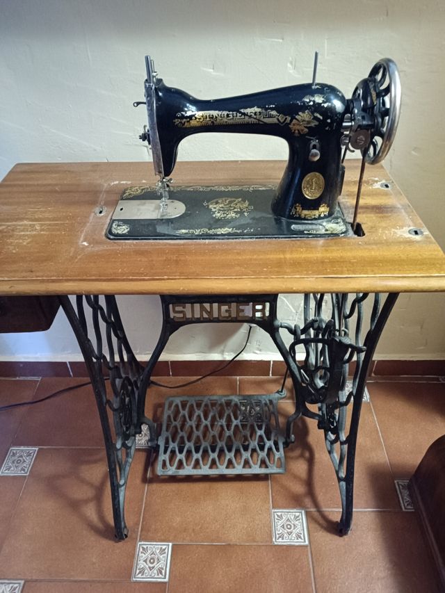 Máquina de coser Singer antigua