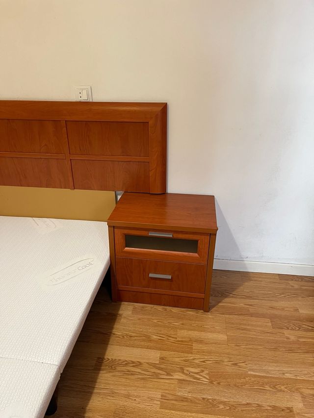 Mesita noche madera marrón