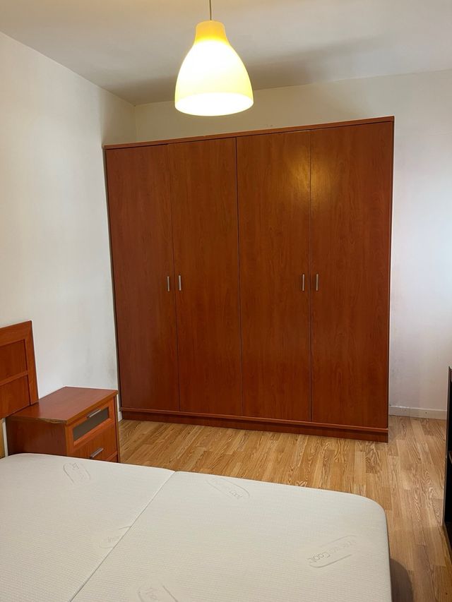 Mesita noche madera marrón