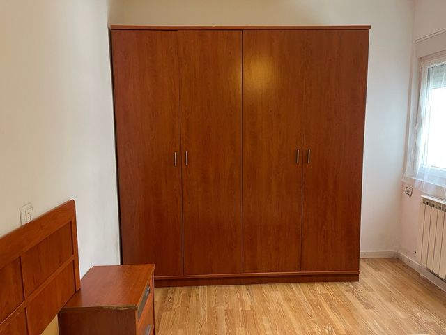 Mesita noche madera marrón