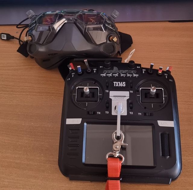 Drone 5"+ Goggles DJI + Emisora + Recambios Ex