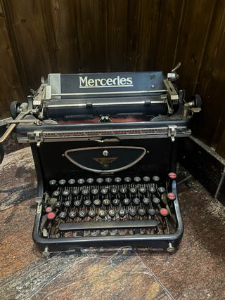 Máquina escribir Mercedes antigua
