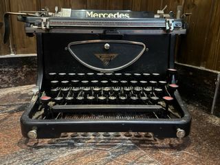 Máquina escribir Mercedes antigua