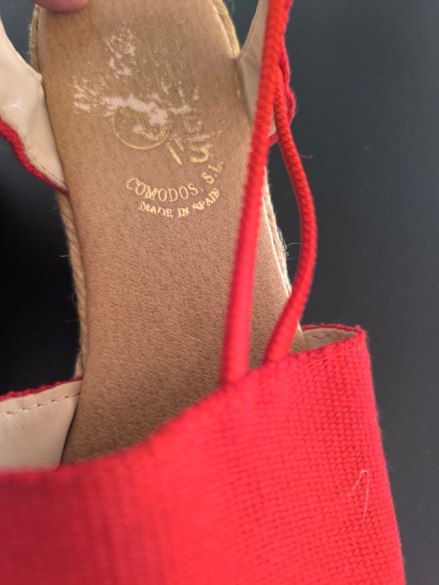 Sandalias rojas esparto