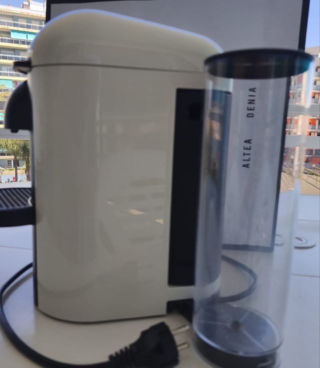 Cafetera Nespresso Krups Vertuo plus