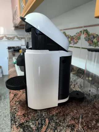 Cafetera Nespresso Krups Vertuo plus