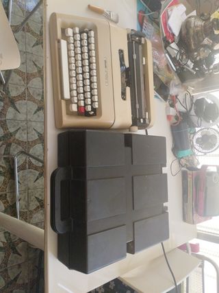 Maquina de escribir en perfecto estado Olivetti Le