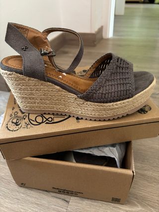 Sandalias cuña Refresh nuevas