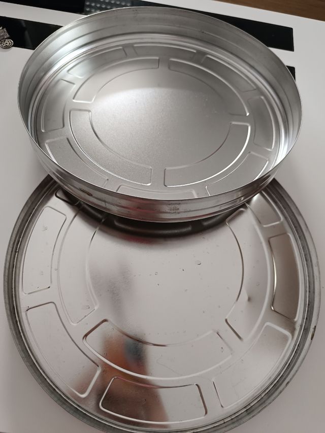 Caja metálica retro película