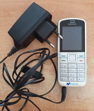 Nokia 5070 clásico + cargador