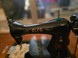 Máquina coser Alfa Antigua