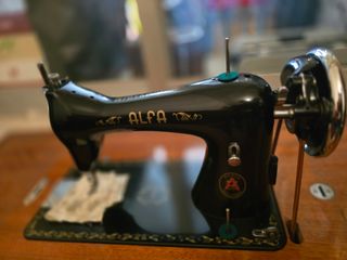 Máquina coser Alfa Antigua