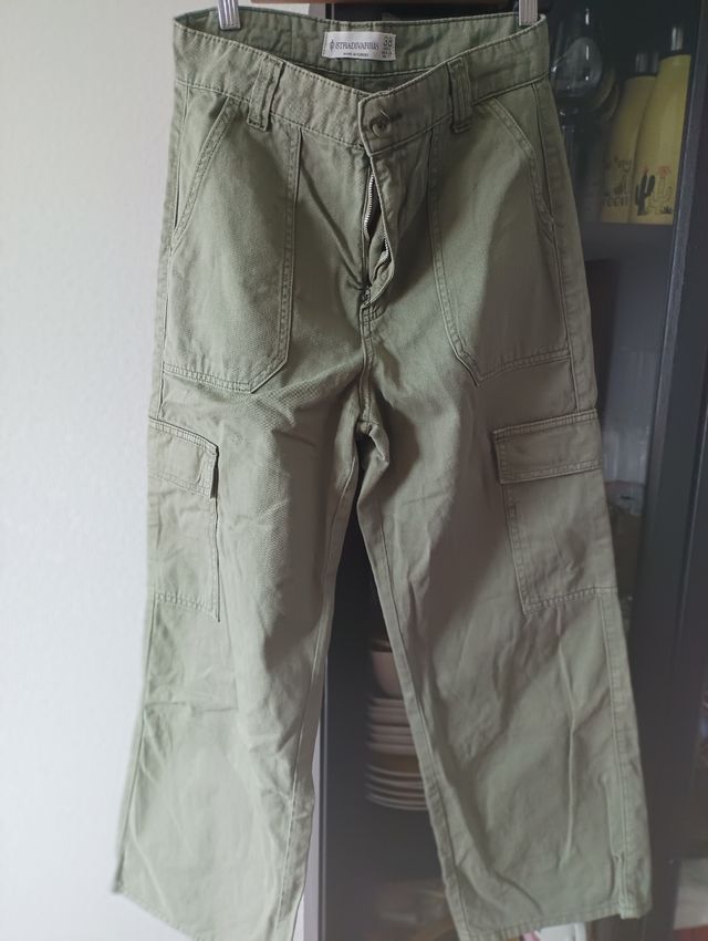 Pantalón cargo Stradivarius verde oliva M