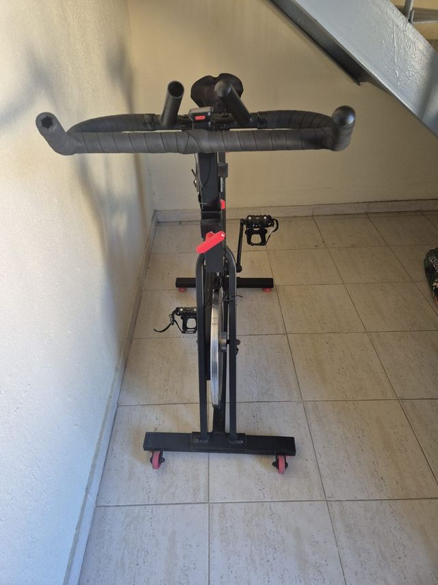 Bicicleta estática ejercicio