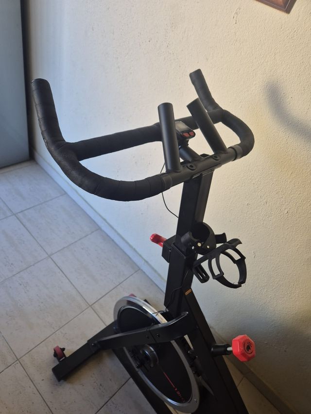 Bicicleta estática ejercicio