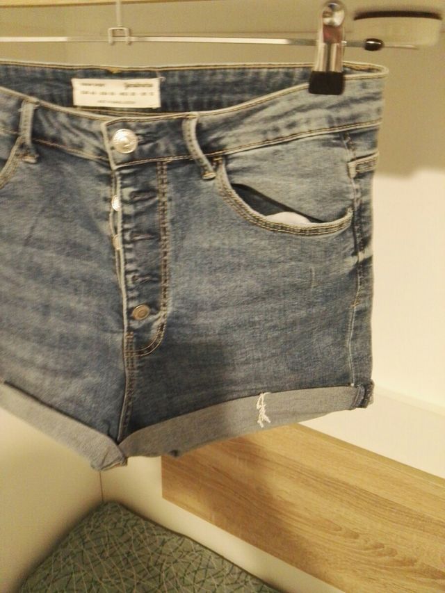 Shorts vaqueros Stradivarius. muy elásticos