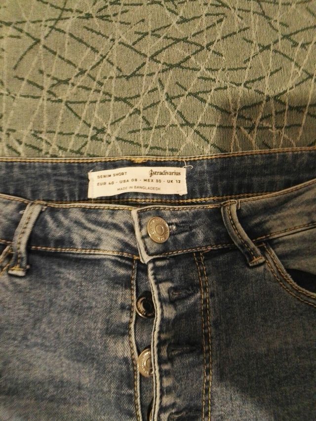 Shorts vaqueros Stradivarius. muy elásticos