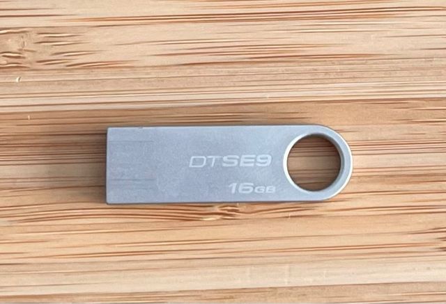Pendrive (lápiz de memoria) Kingston 16GB USB