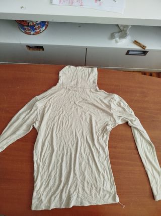 Cuello alto beige
